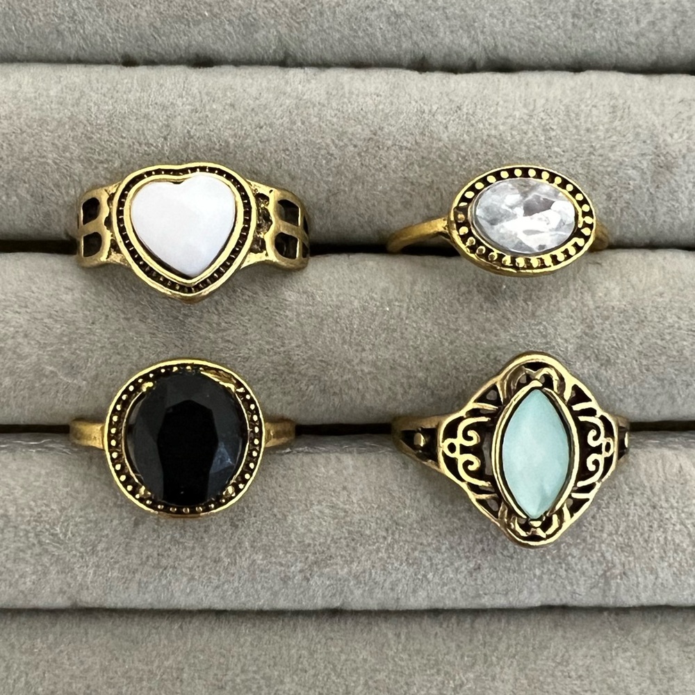 “Vintage” Ring Set 🌸 $3 with Purchase